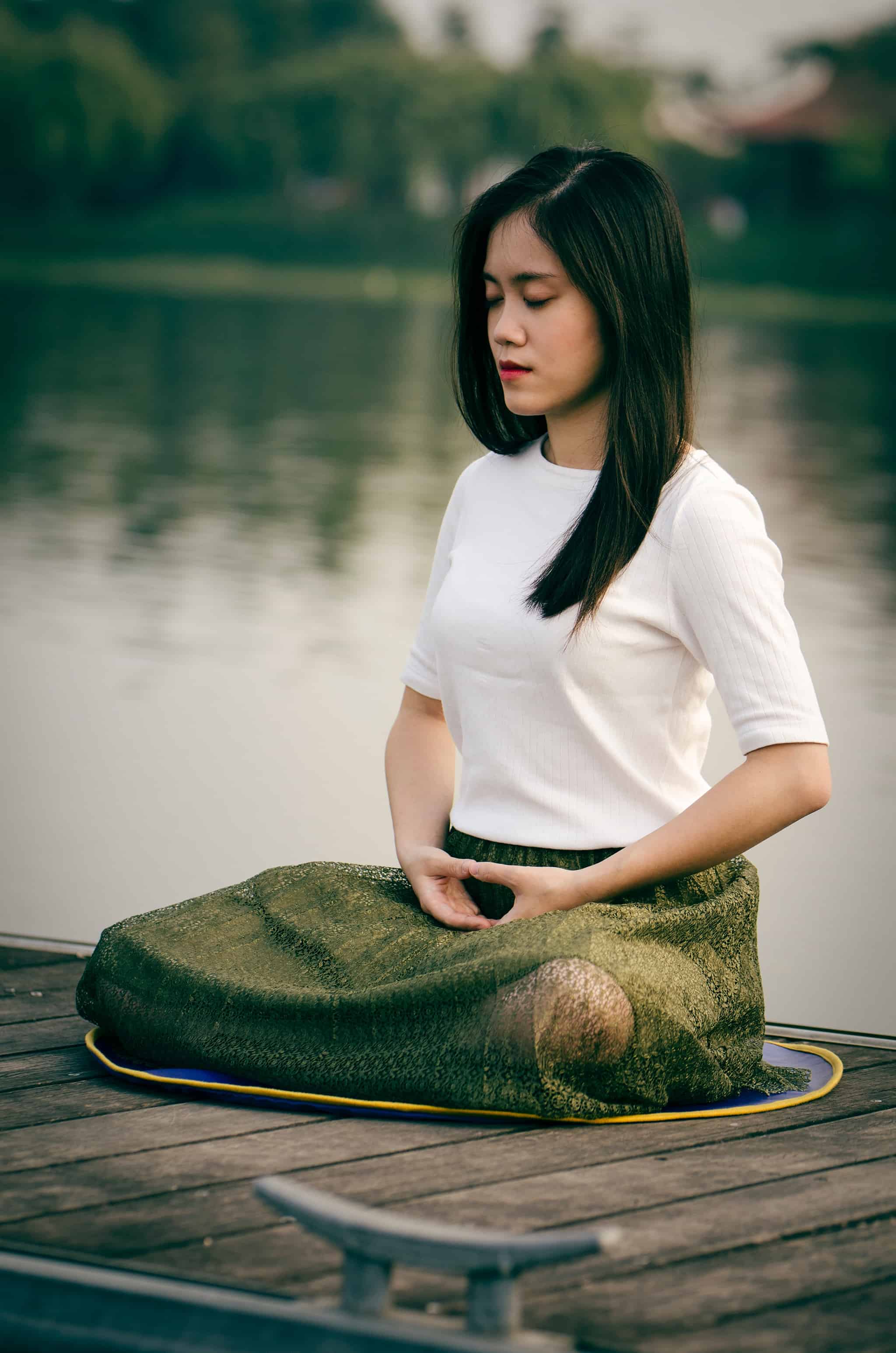 Rechtenvrije foto van mediterende vrouw van Le Minh Phuong via Unsplash